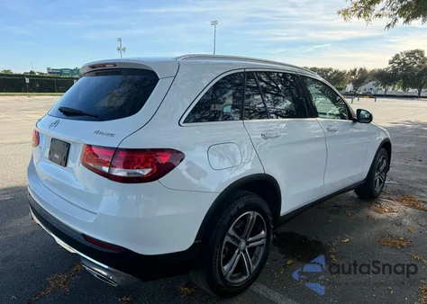 2016 Mercedes-Benz Glc 300 4Matic z USA, uszkodzony, nr VIN WDC0G4KB3GF063656
